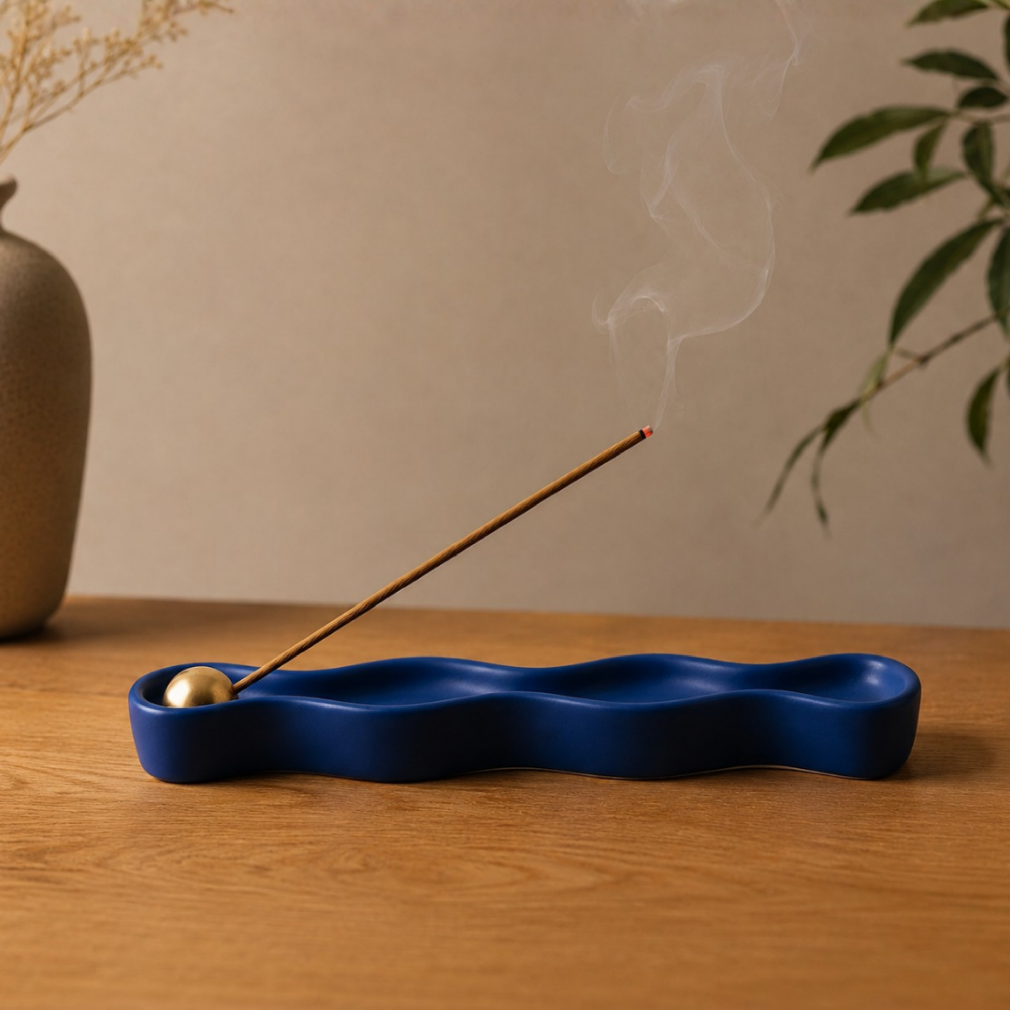 Saks Mavisi Flow Tütsülük, el yapımı özel beton harcı, 18 cm, Flow koleksiyonu, Studio Jera.