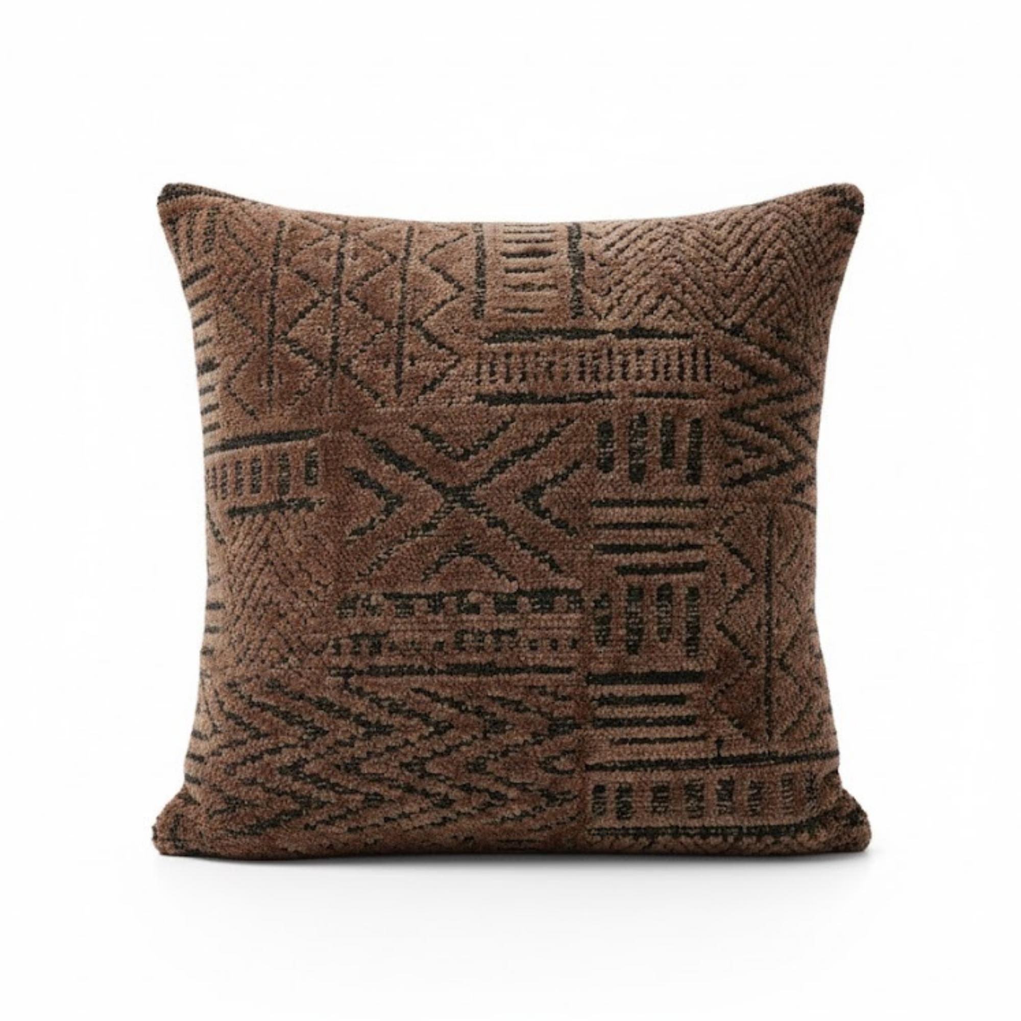 Kahverengi etnik desenli kırlent, 45x45 cm kare form. Premium döşemelik kumaş, salon için modern dekor.