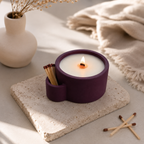 Mürdüm Lumina Beton Mumluk, el yapımı beton gövde, çift ahşap fitil, A kalite parafin, 13 cm çap, Lumina koleksiyonu, Studio Jera.