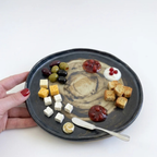 Siyah Krem Teos Riviera Seramik Tabak 17 cm, el yapımı stoneware seramik, 17 cm, Teos Koleksiyonu, Emine Shemse Ceramics.